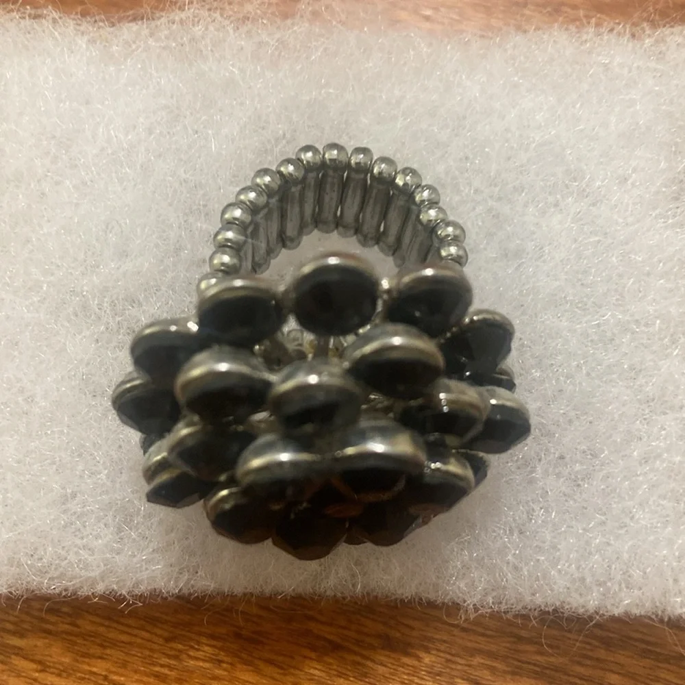 Vintage modern black flower ring elastic band black sequin beads